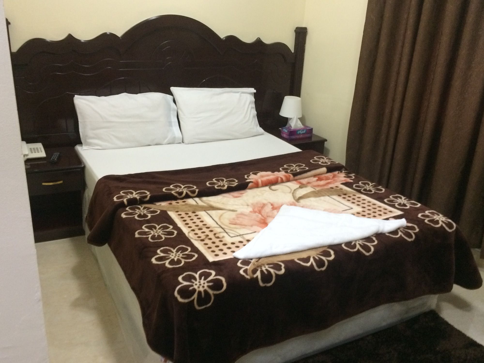 Hotel White