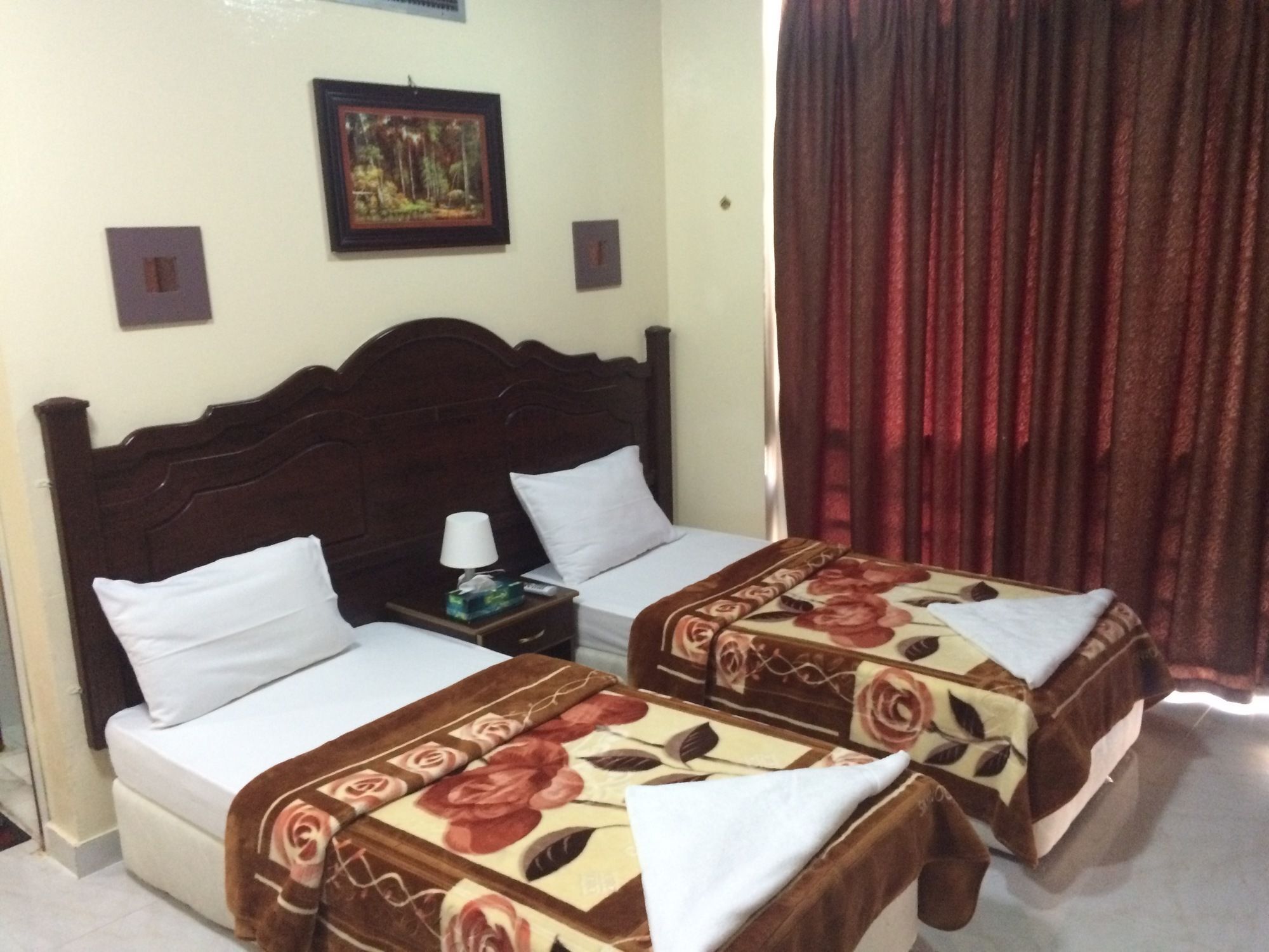 Hotel White *