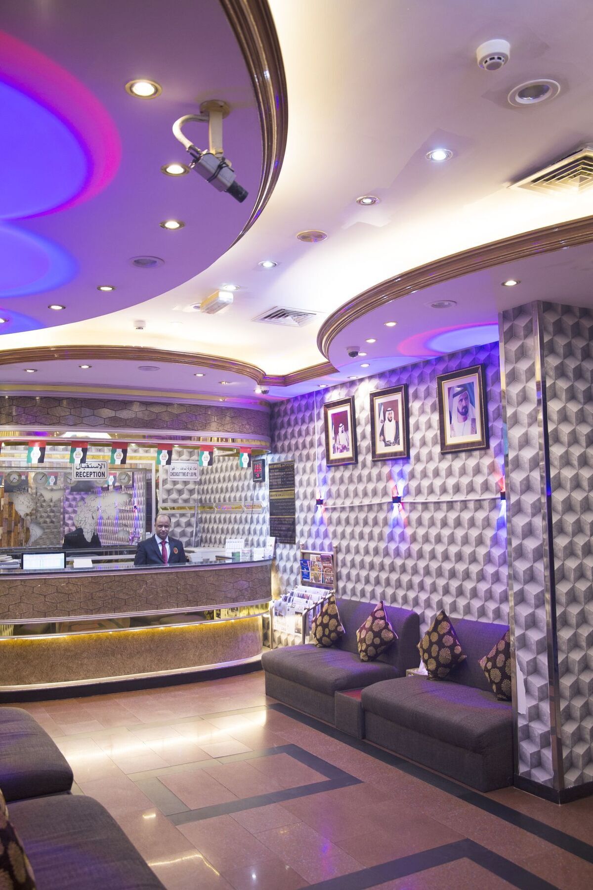 Hotel White *