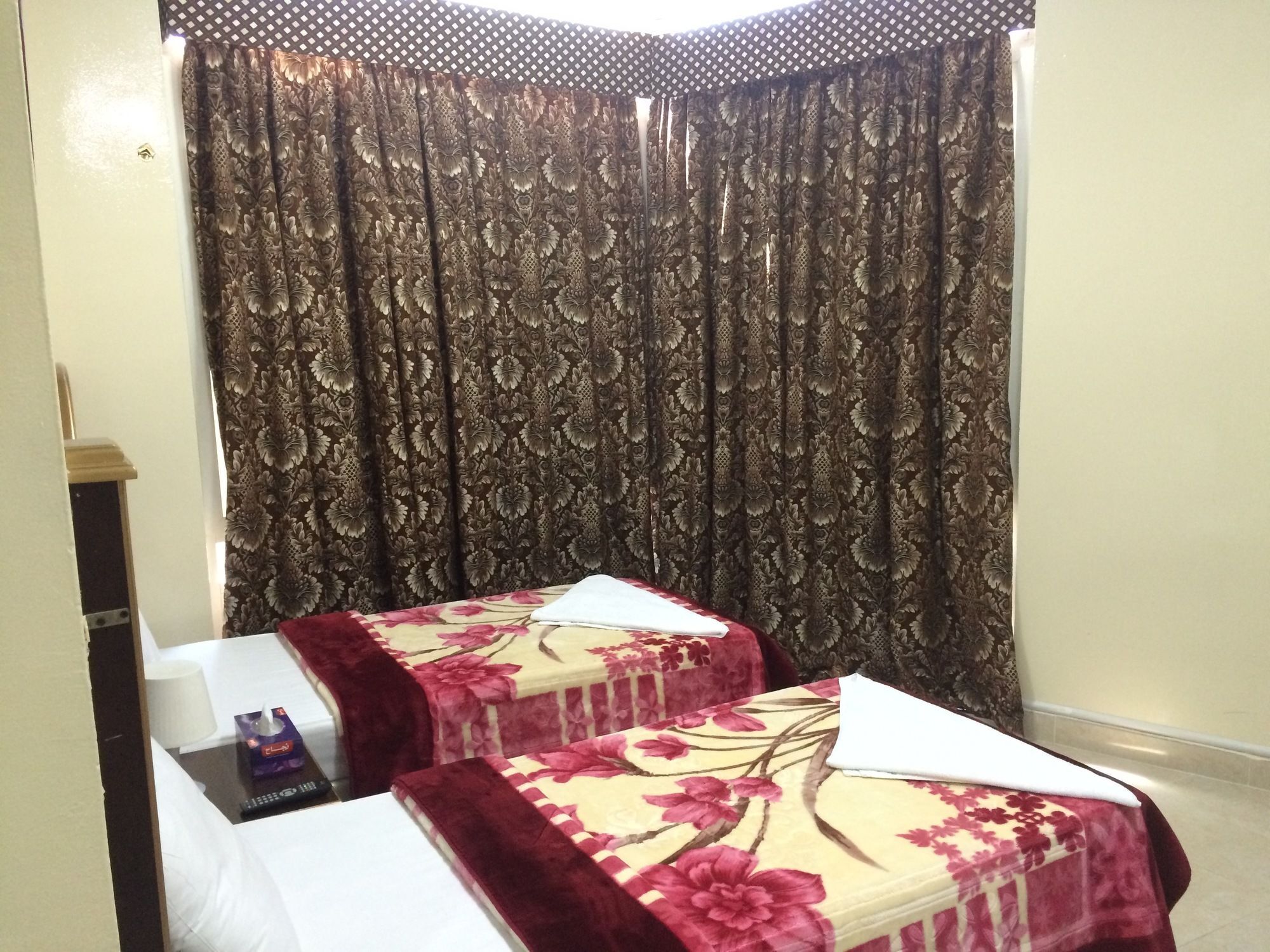 Hotel White